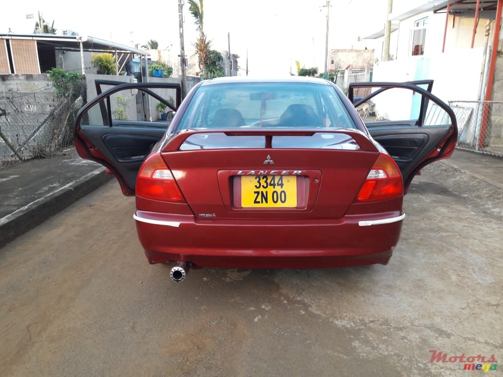 2000' Mitsubishi Lancer photo #2