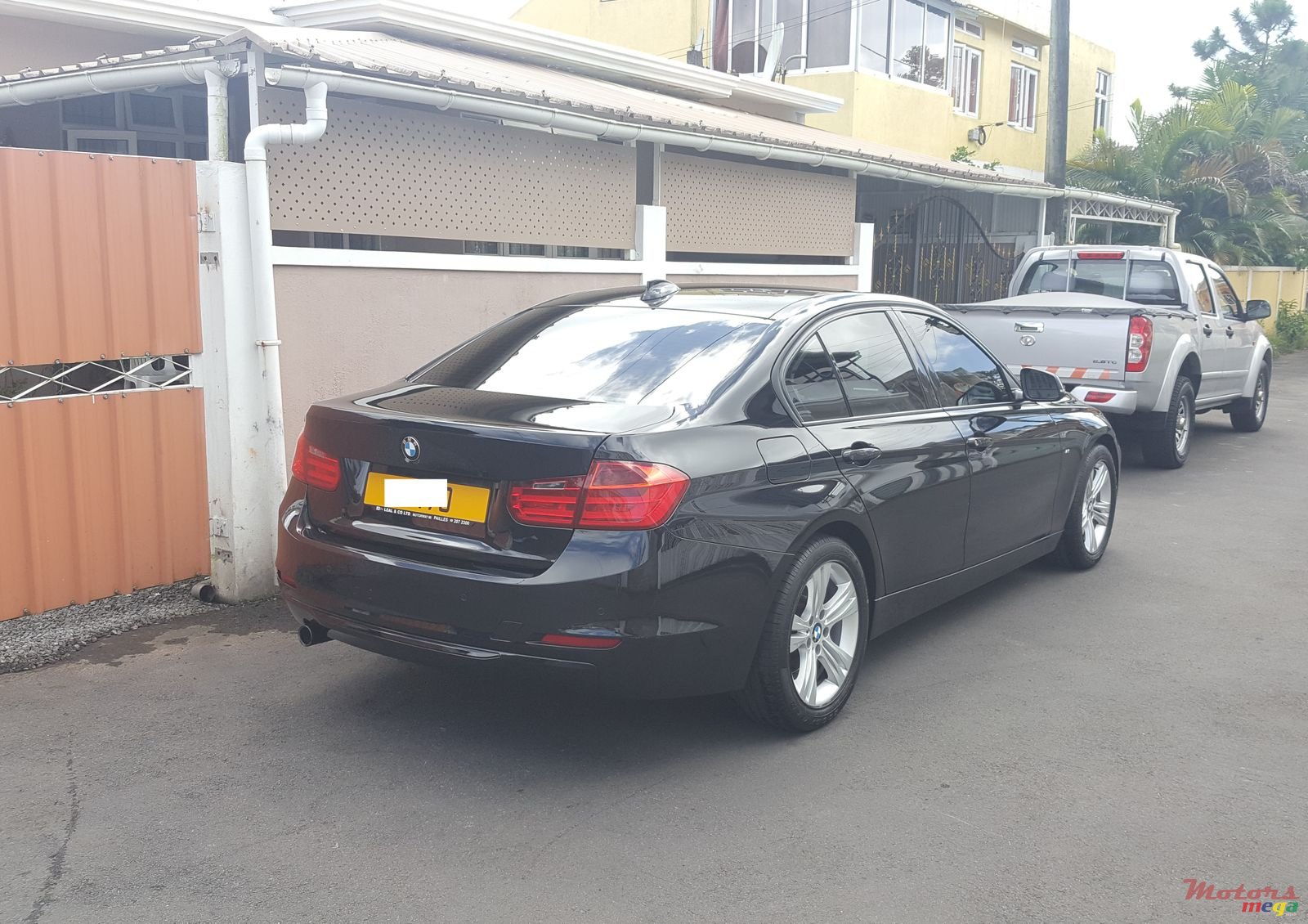 2012' BMW 316i photo #2