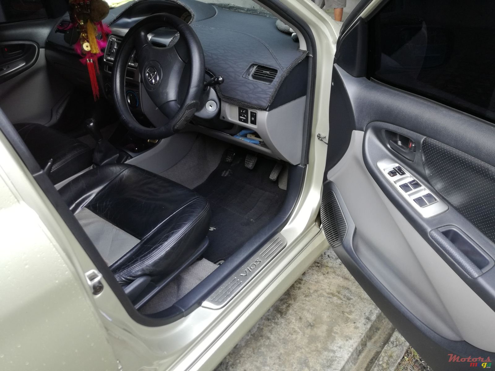 2004' Toyota Corolla Vios photo #3