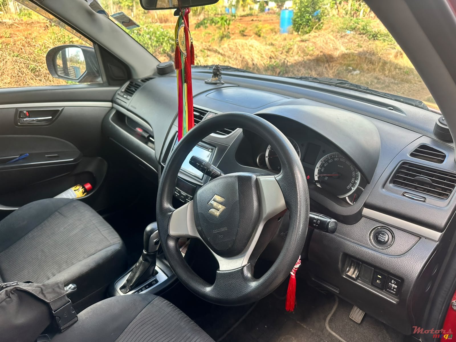 2011' Suzuki Swift photo #2