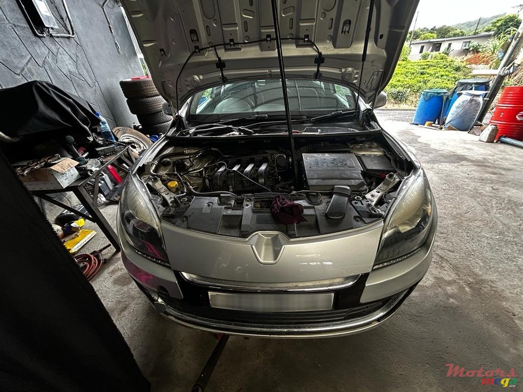 2012' Renault Megane photo #4