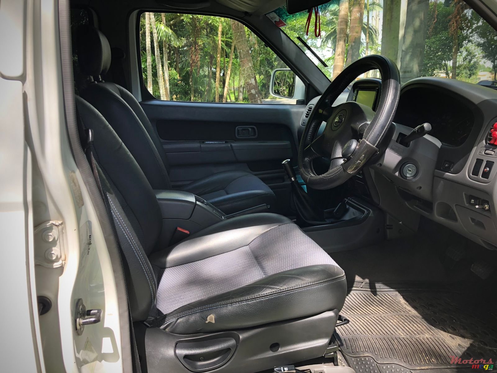 2009' Nissan Hardbody photo #4