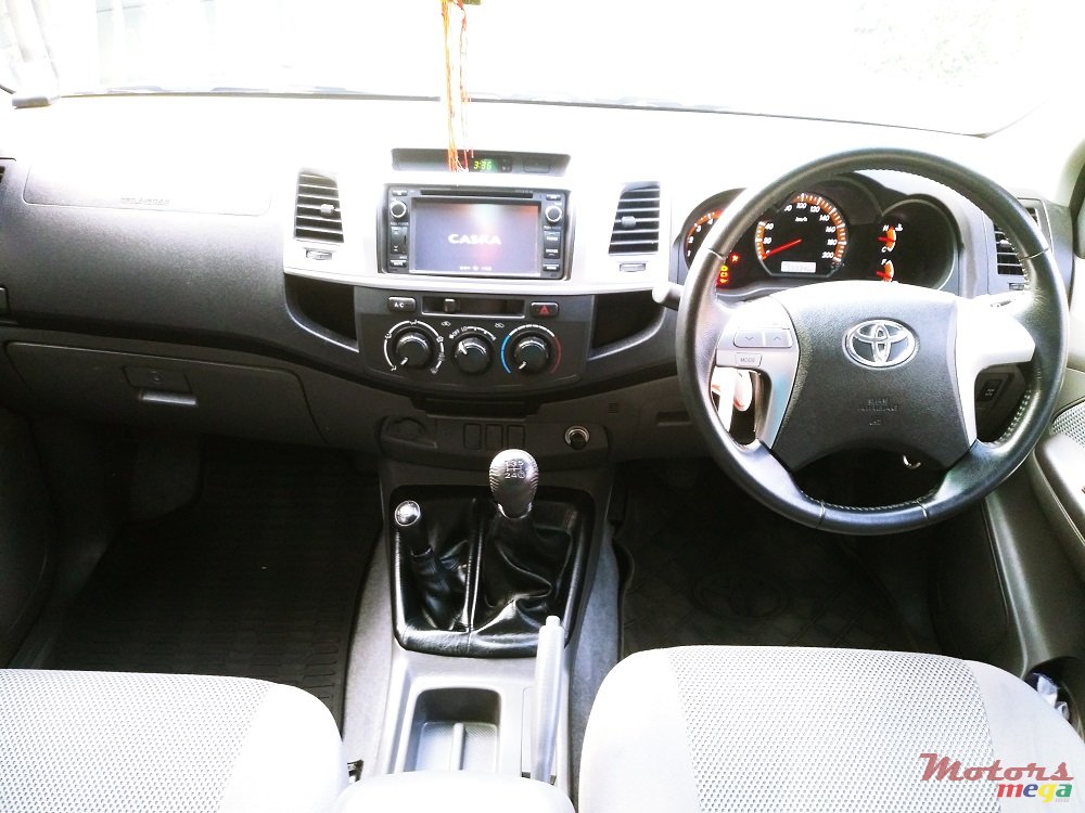 2015' Toyota Hilux 4x4 3.0turbo intercooler photo #5