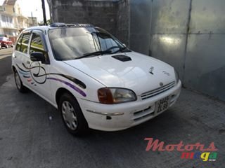 1999' Toyota Starlet photo #1