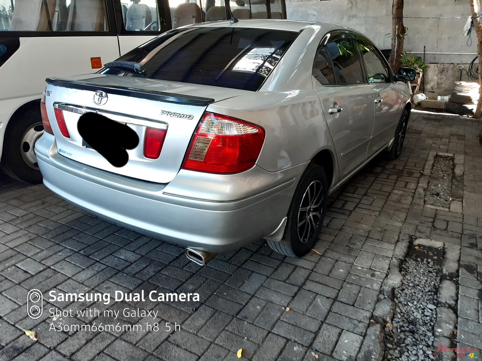 2004' Toyota Premio photo #2