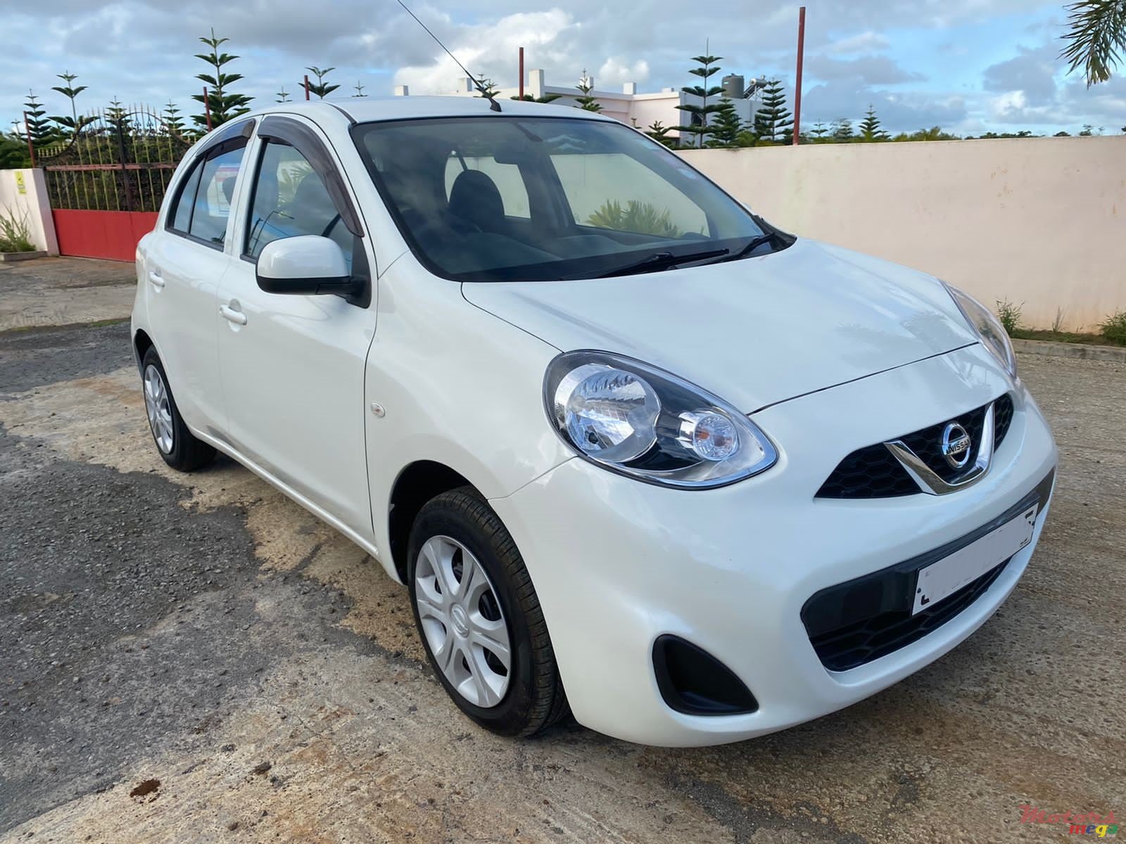 2015' Nissan March photo #1