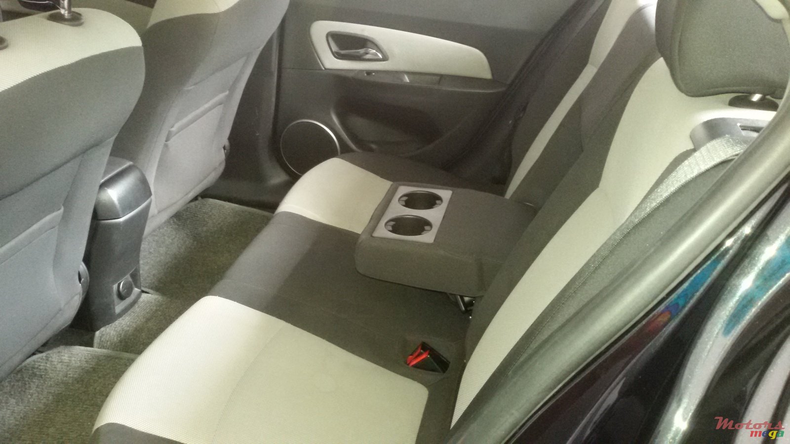 2011' Chevrolet Cruze photo #5