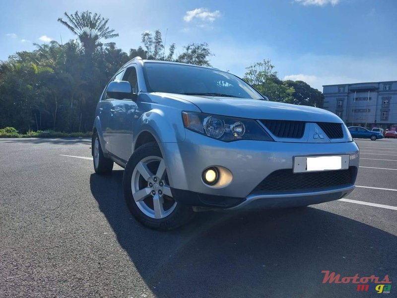 2008' Mitsubishi Outlander Sport photo #1