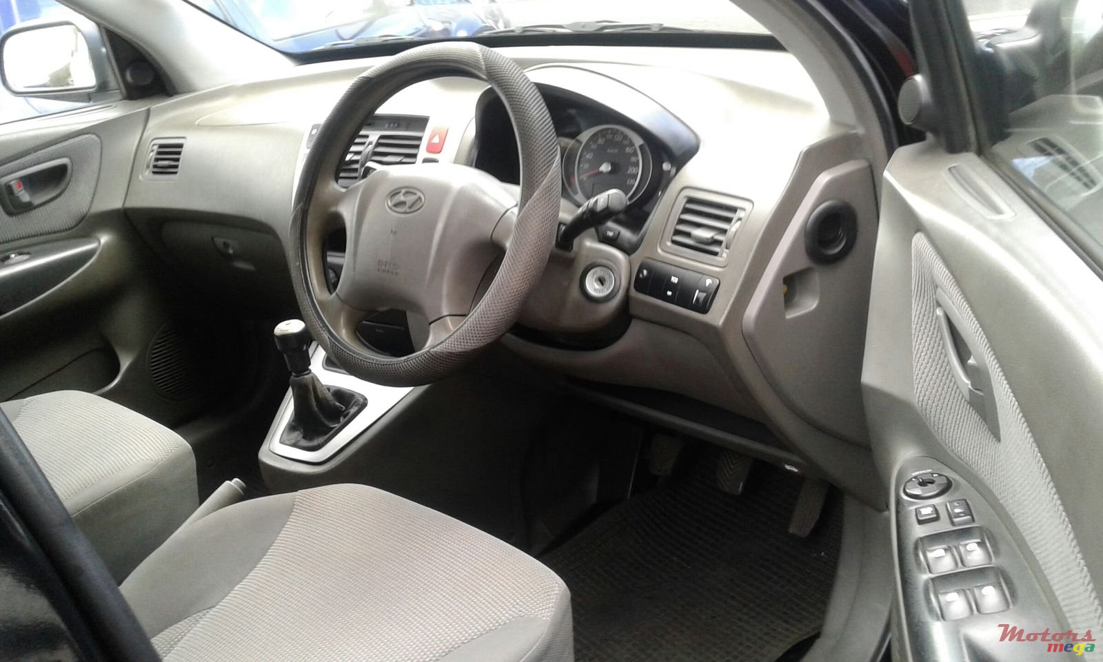 2005' Hyundai Tucson photo #3