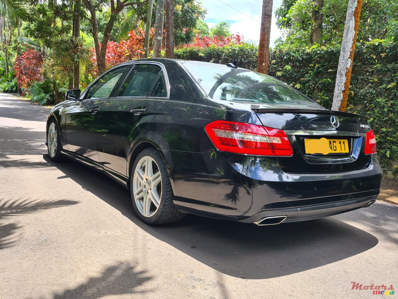 2011' Mercedes-Benz E-Class photo #3