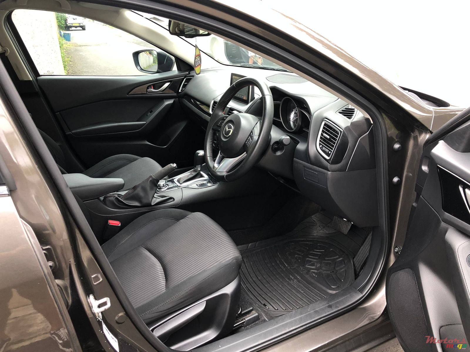 2015' Mazda 3 photo #4