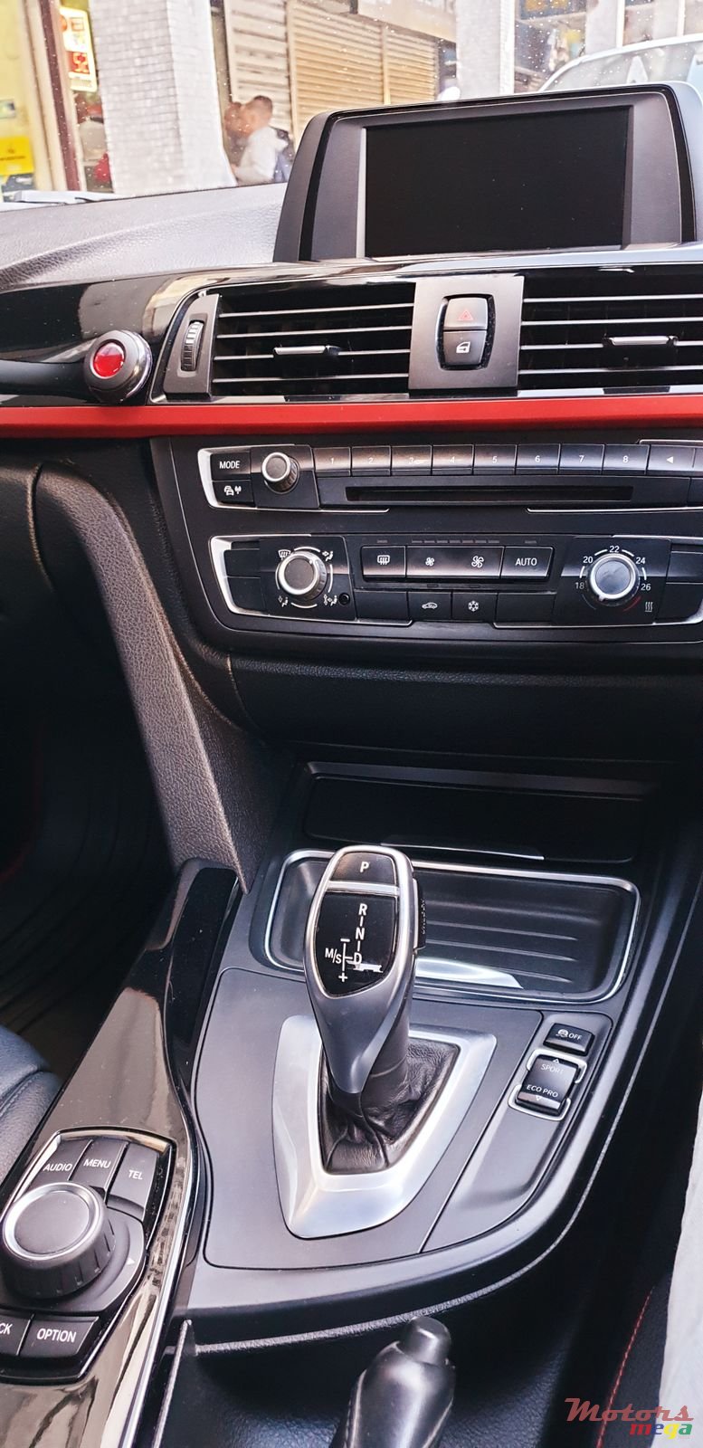 2012' BMW 3 Series 328i photo #2