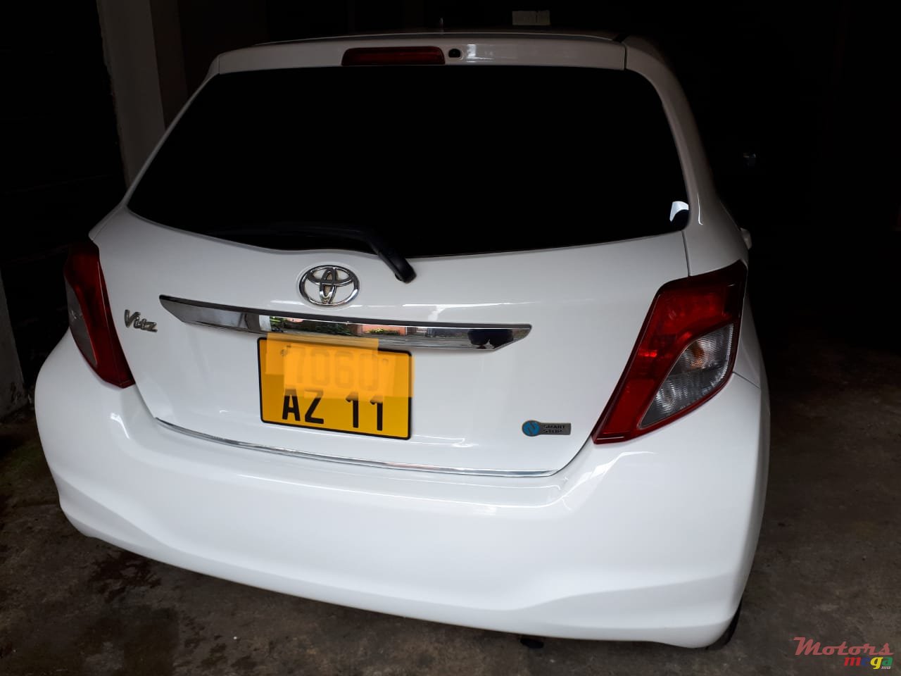 2011' Toyota Vitz Automatic photo #1