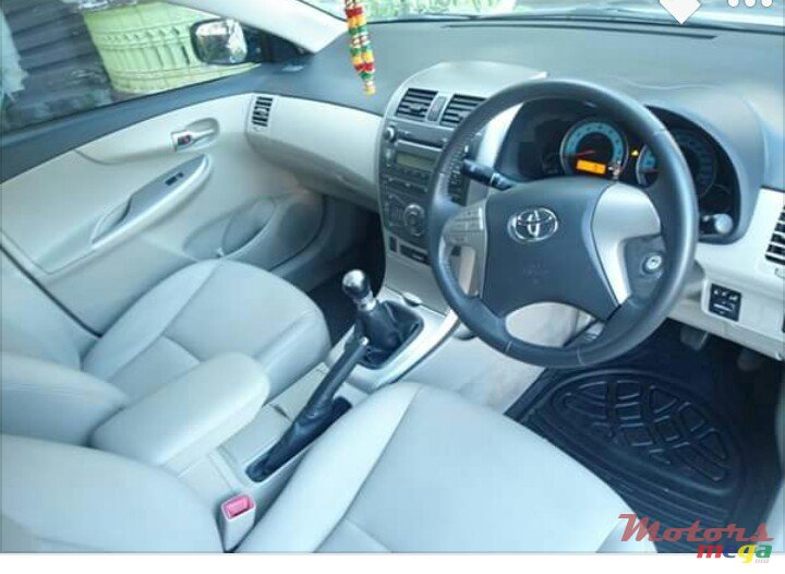 2012' Toyota Corolla LX Japan photo #2