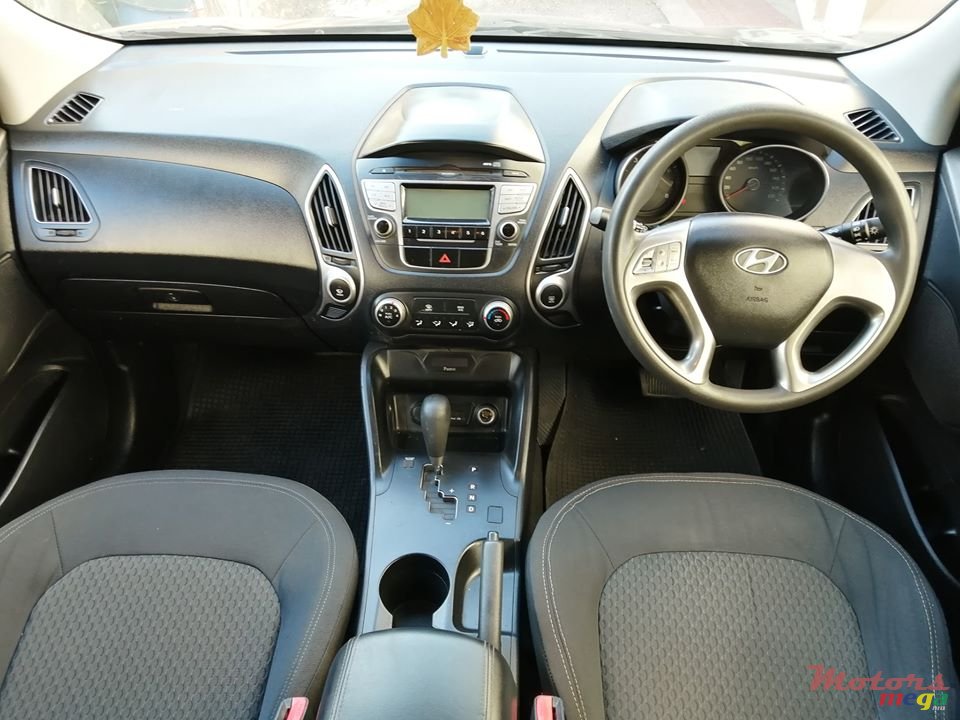 2011' Hyundai ix35 photo #6