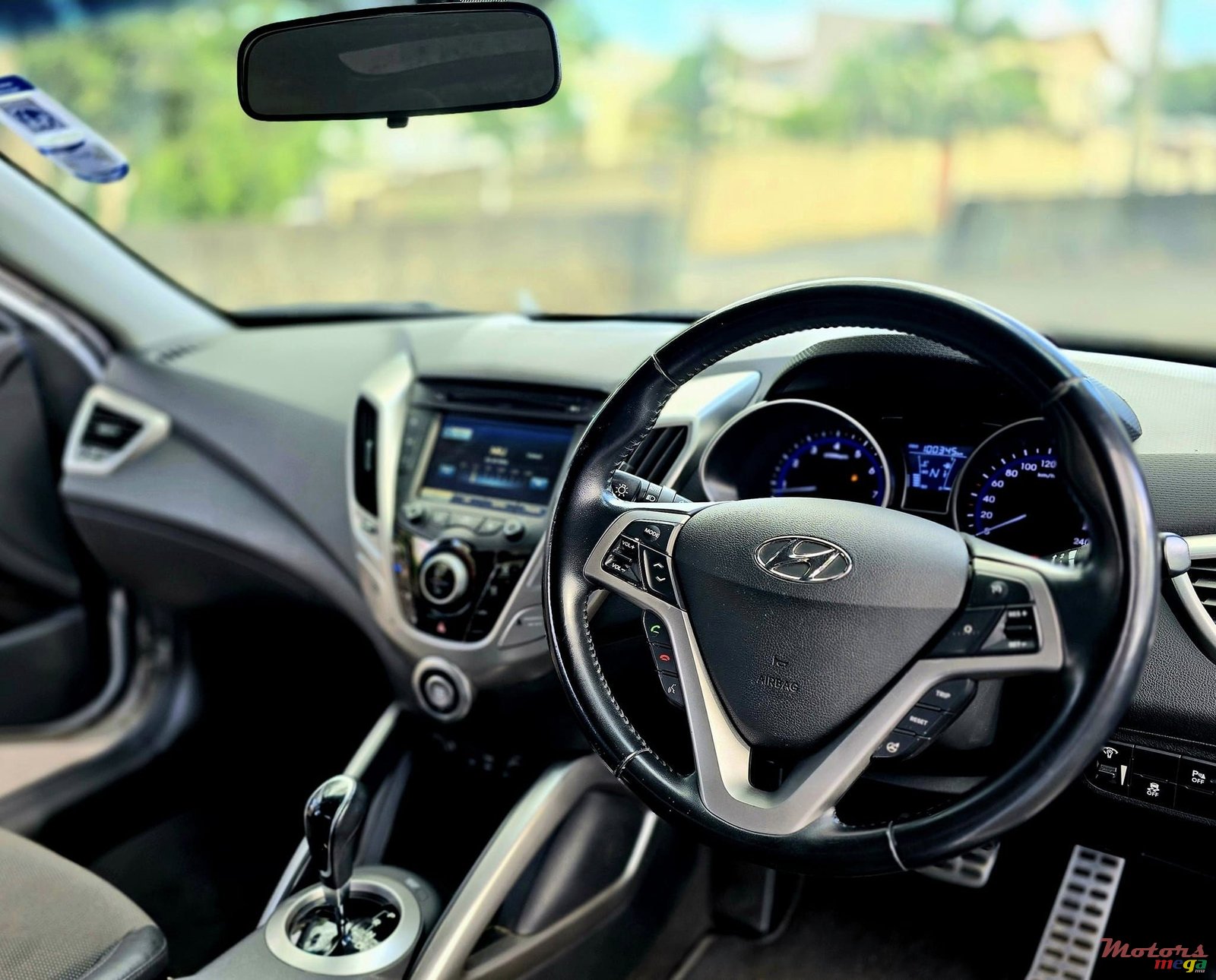 2015' Hyundai Veloster photo #7