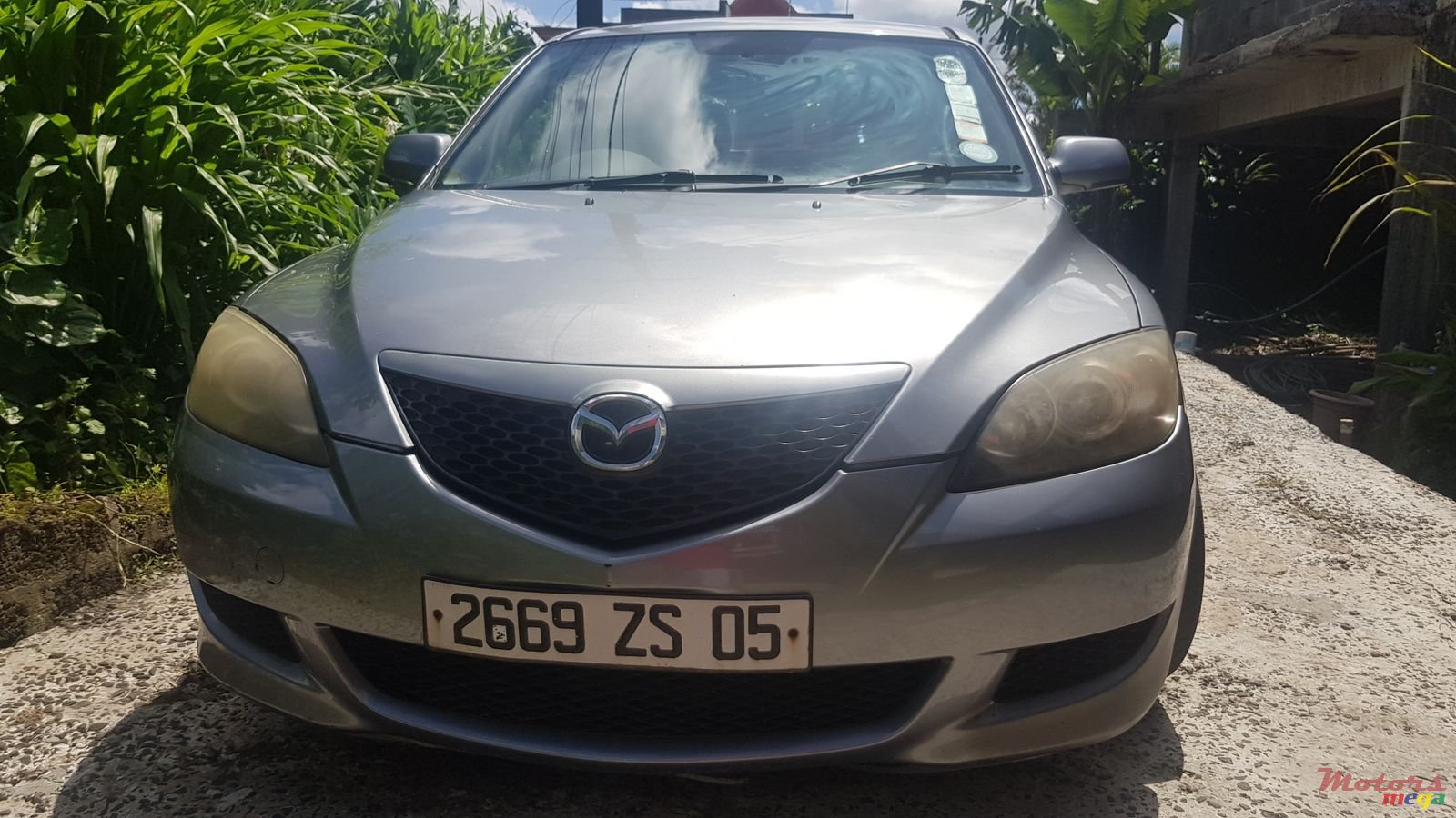 2005' Mazda 3 hatchback photo #1