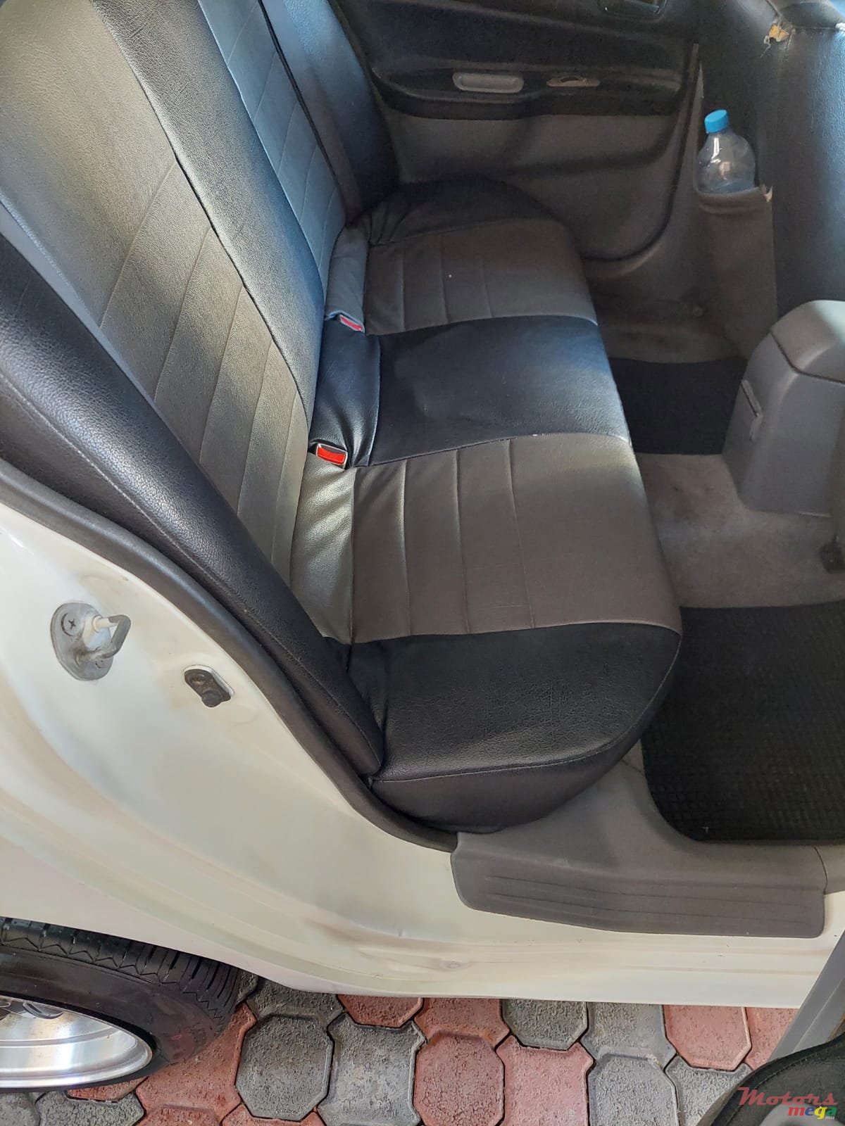 2004' Mitsubishi Lancer photo #6