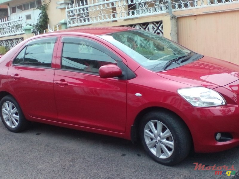 2009' Toyota Yaris photo #2