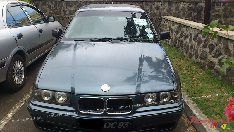 1993' BMW 318i photo #1