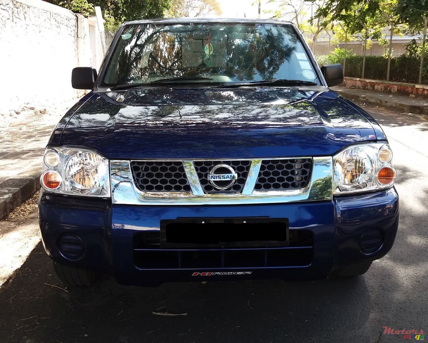 2010' Nissan photo #2