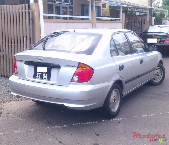 2004' Hyundai Accent photo #3