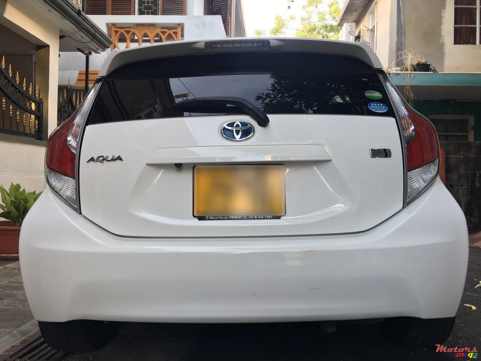 2016' Toyota Aqua photo #2