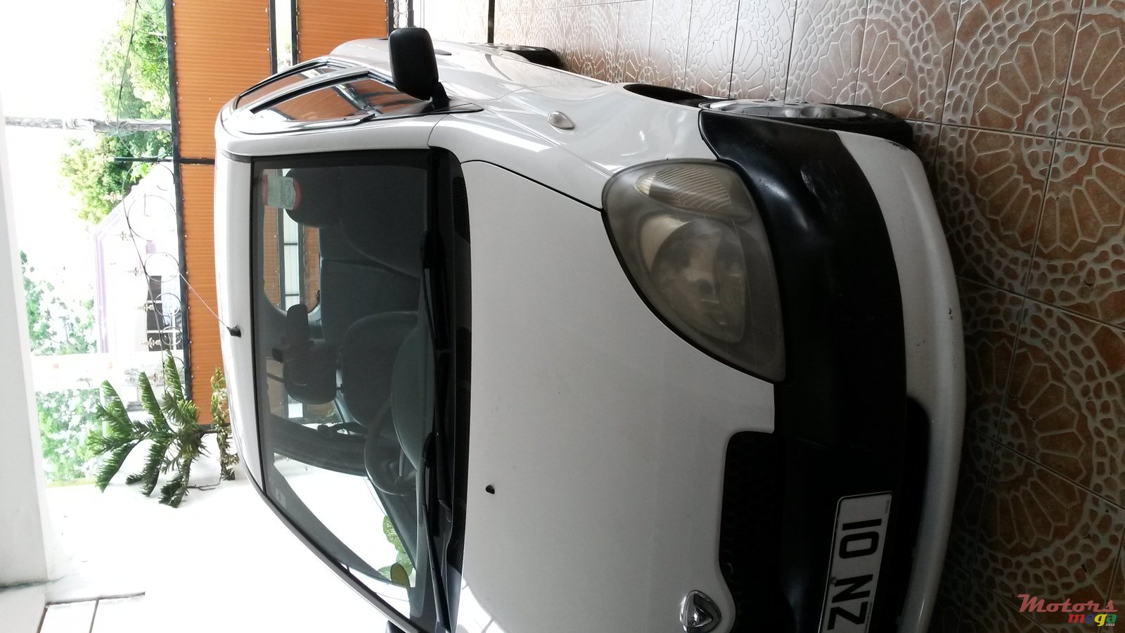 2001' Toyota Vitz photo #2