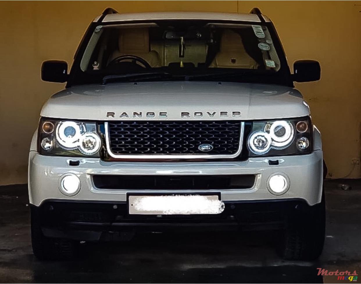 2009' Land Rover Range Rover Sport photo #3