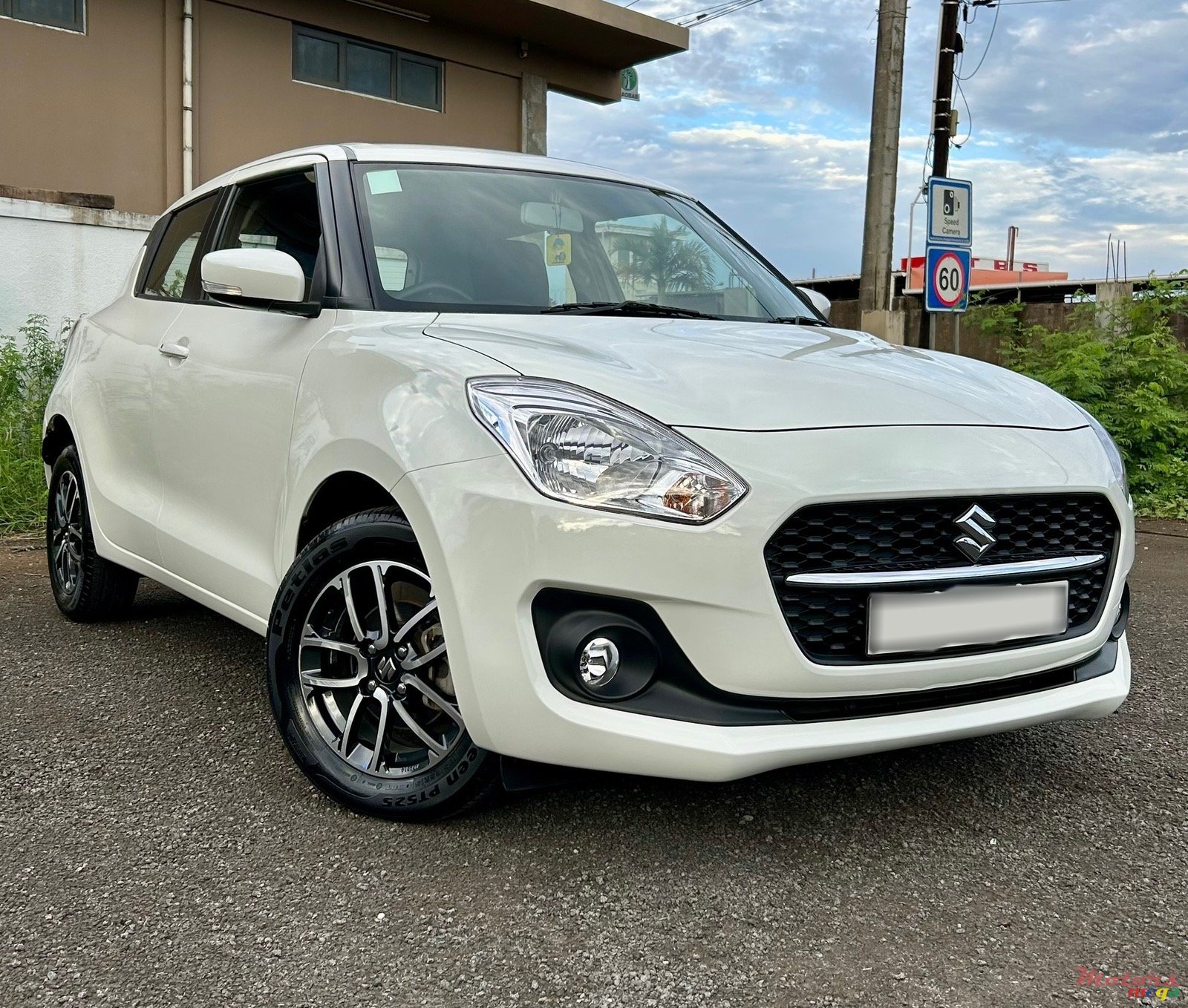 2021' Suzuki Swift GLX SLDA photo #1