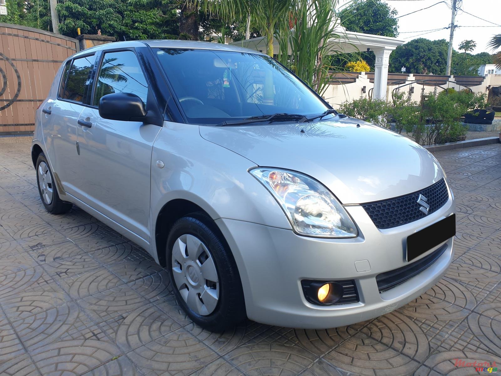 2009' Suzuki Swift photo #2