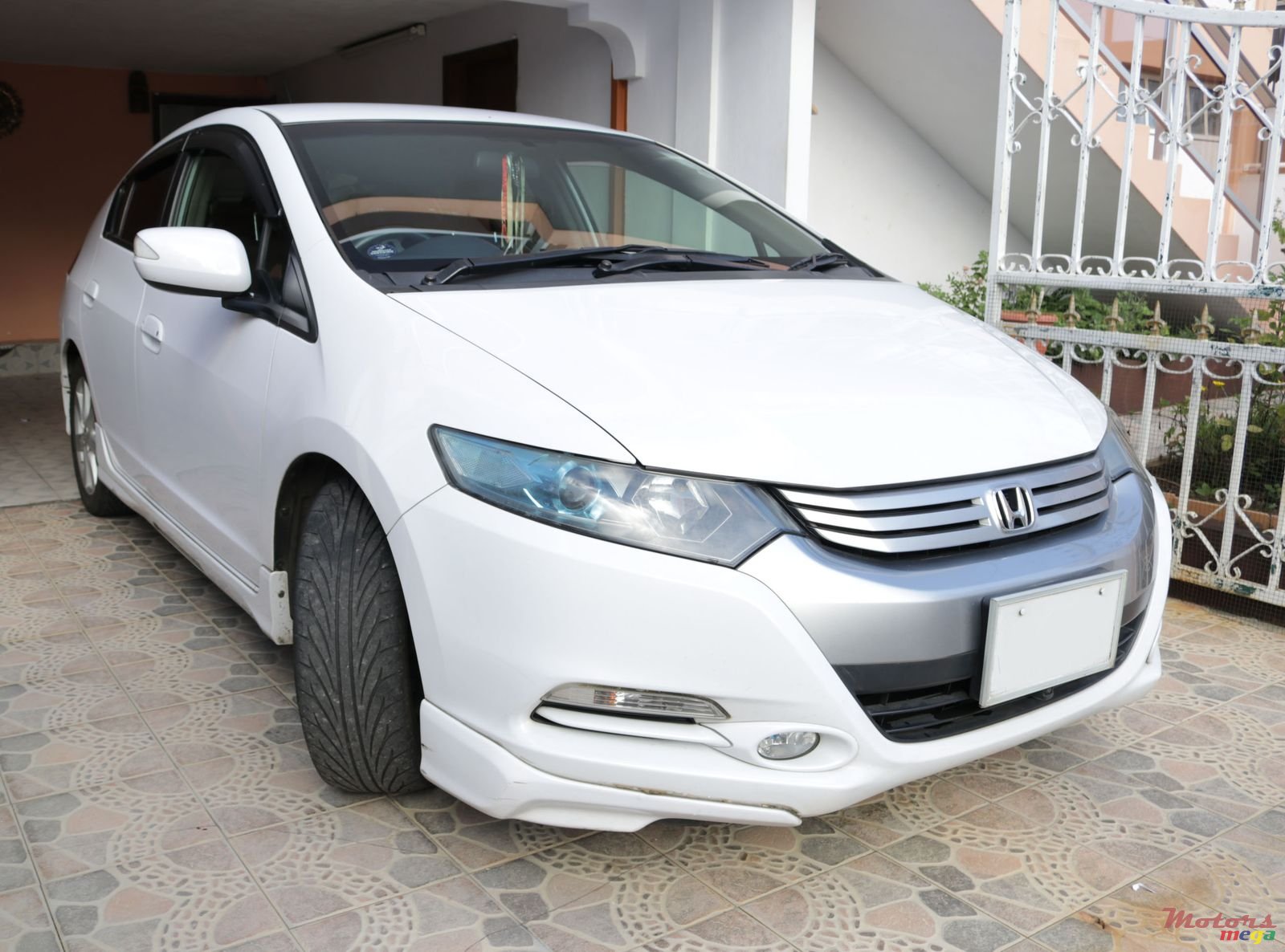 2010' Honda Insight Version LS photo #2