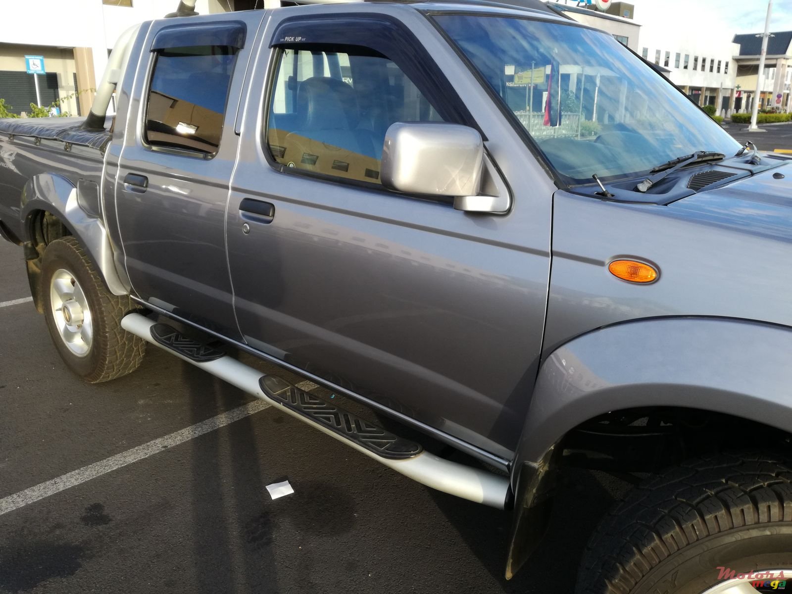 2004' Nissan Hardbody photo #1