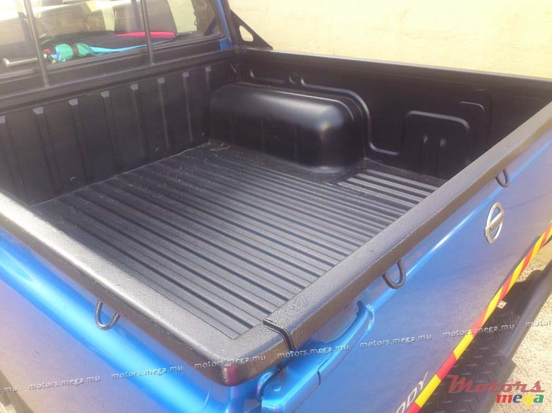 2005' Nissan Hardbody photo #3