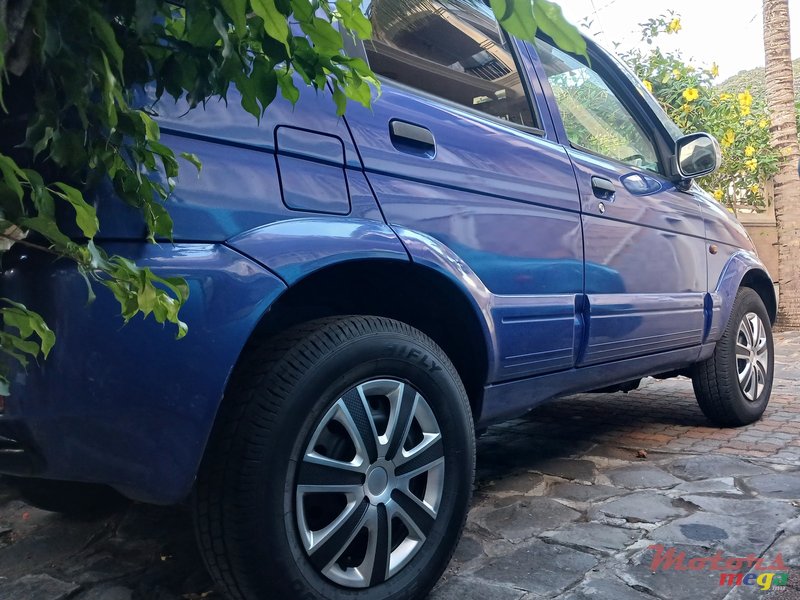 2000' Toyota Cami SUV photo #2