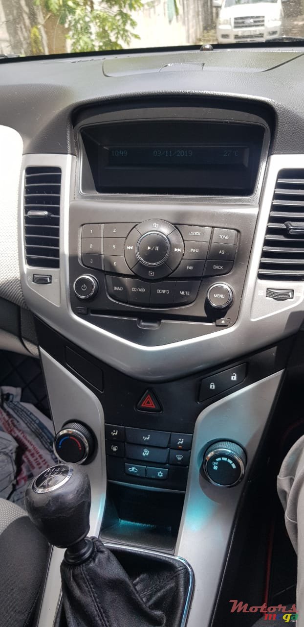 2010' Chevrolet Cruze photo #4