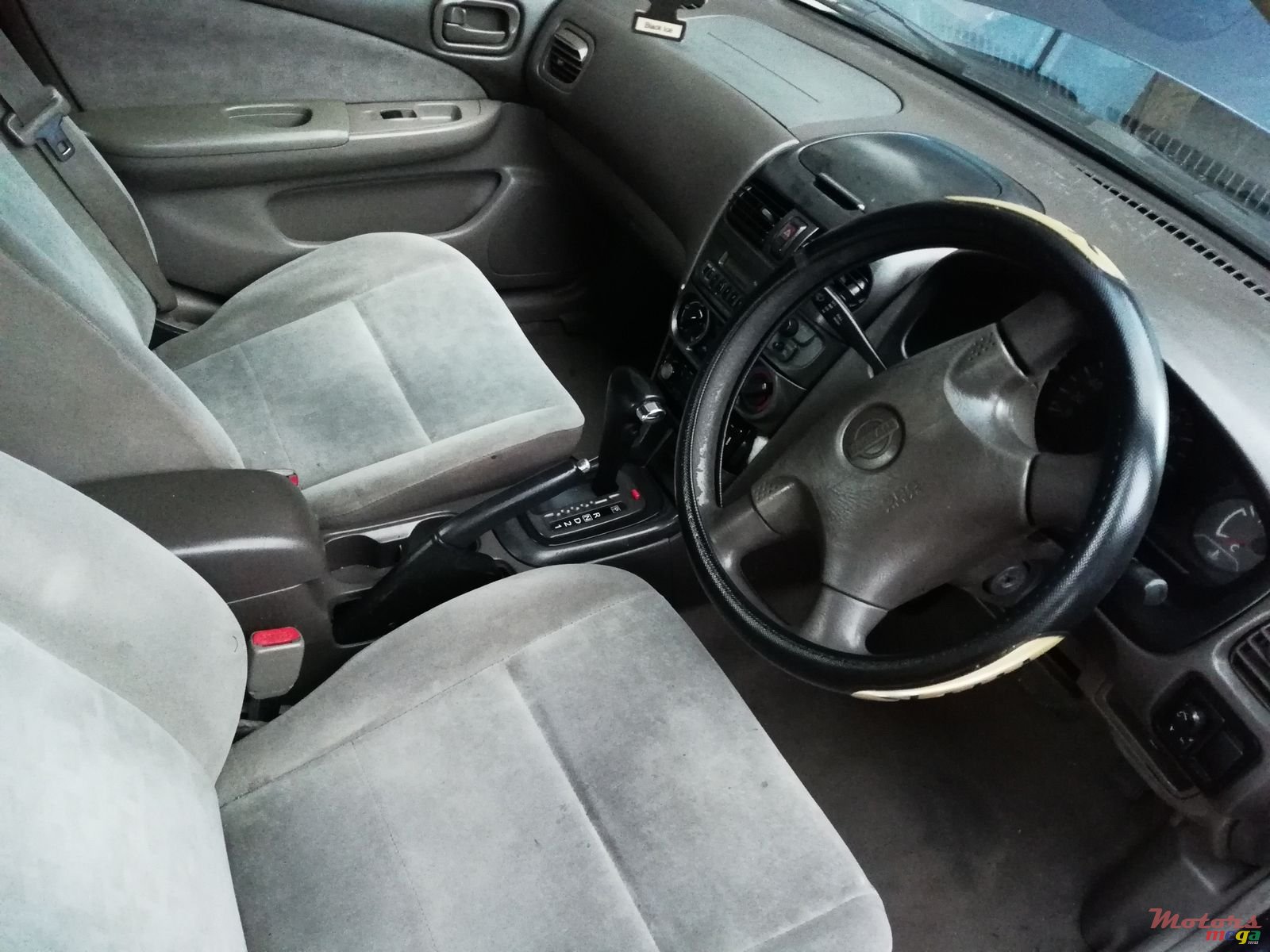 2000' Nissan Sunny photo #2