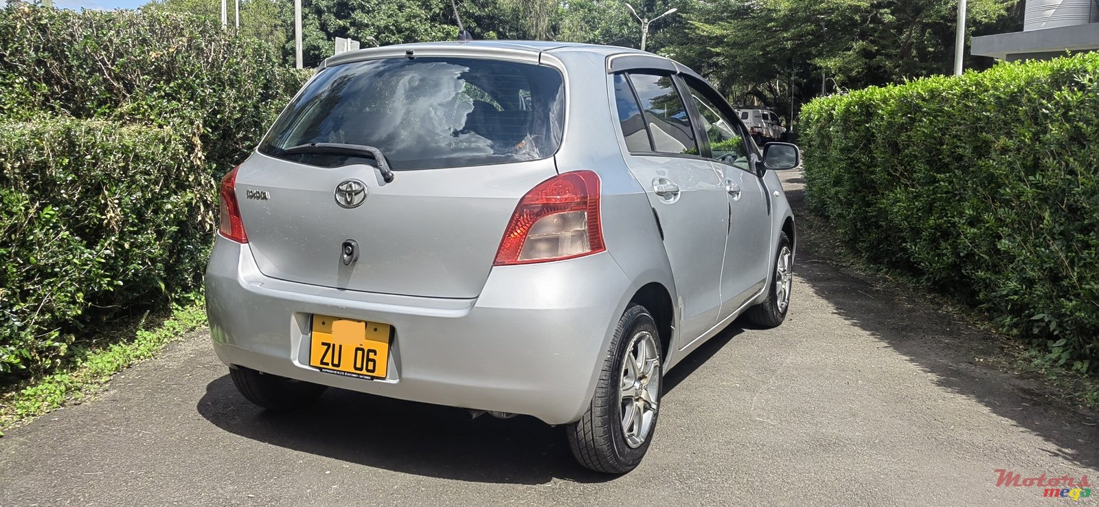 2006' Toyota Vitz photo #4
