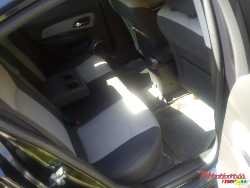2011' Chevrolet Cruze Ls photo #4