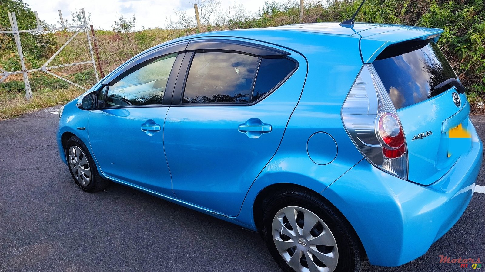 2014' Toyota Aqua photo #1