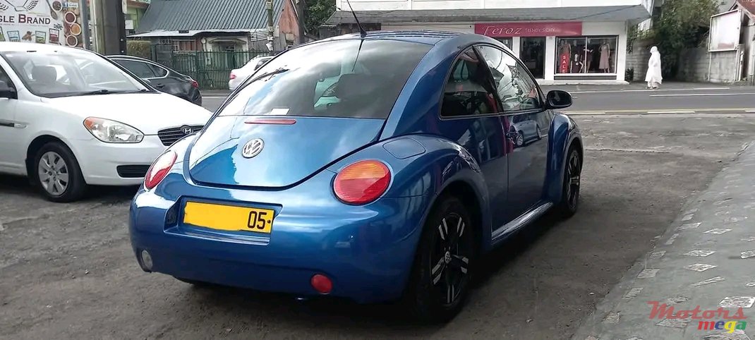 2005' Volkswagen Beetle photo #2