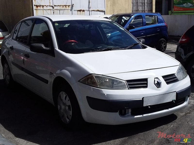 2006' Renault Megane II photo #2