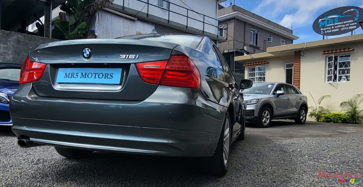 2011' BMW 316 photo #3