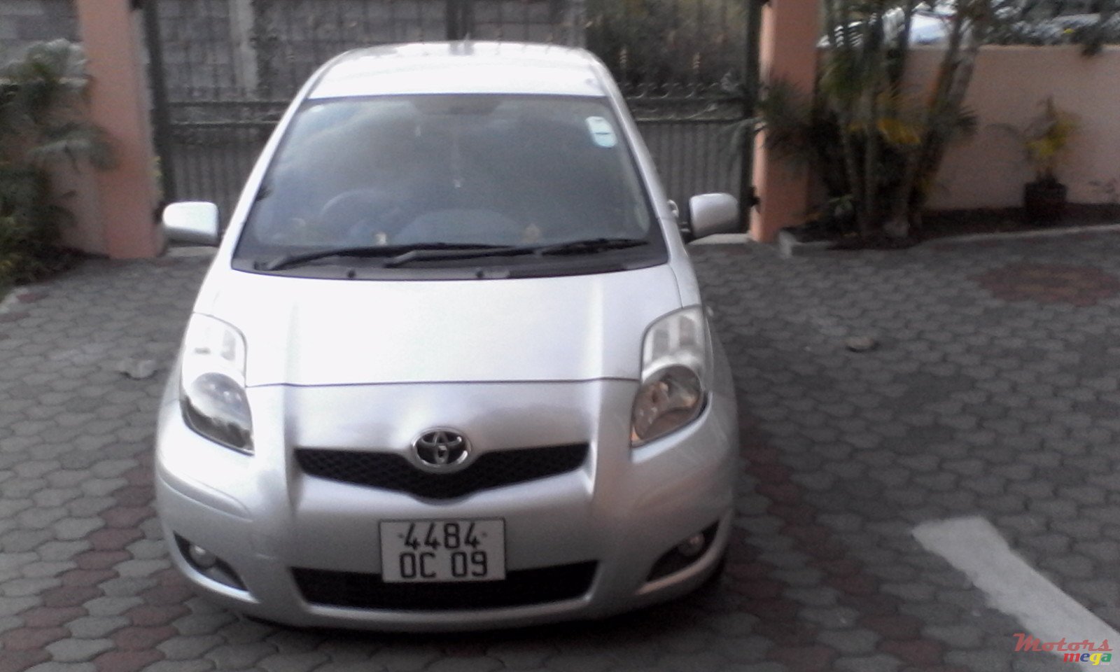 2009' Toyota Yaris Hatchback photo #1