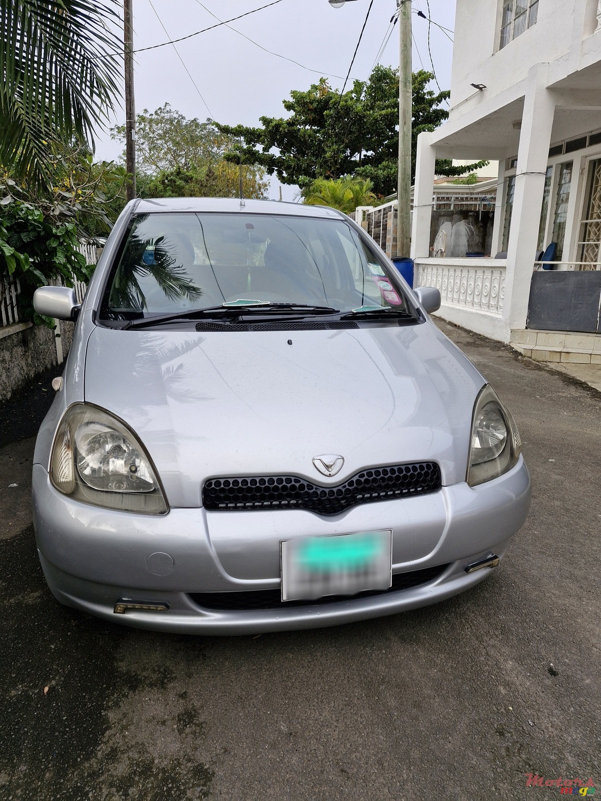 1999' Toyota Vitz photo #1