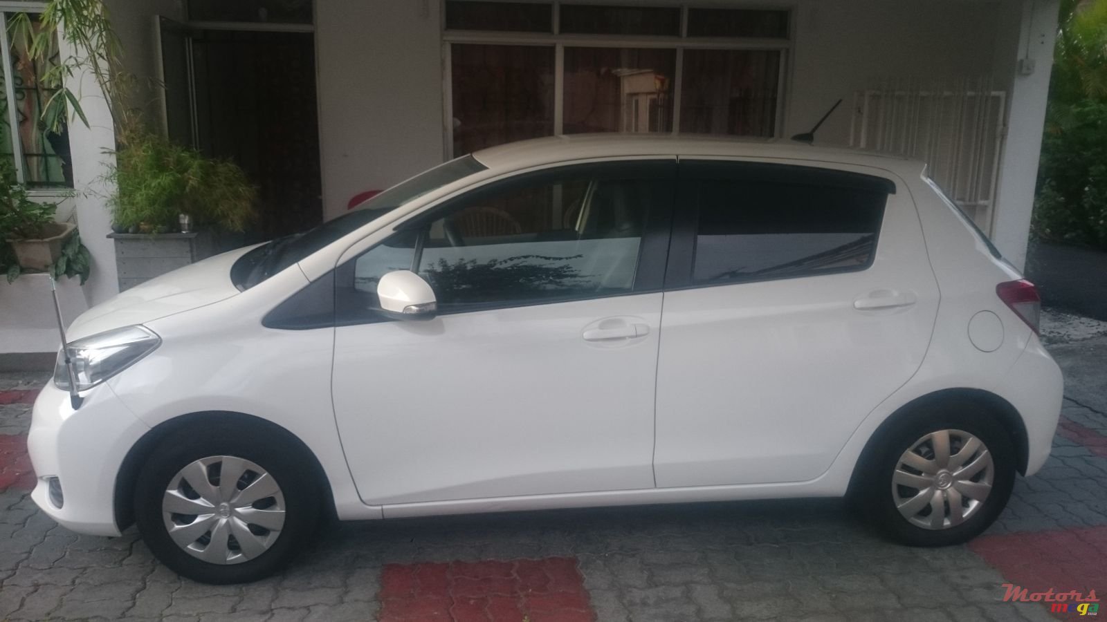 2012' Toyota Vitz photo #4