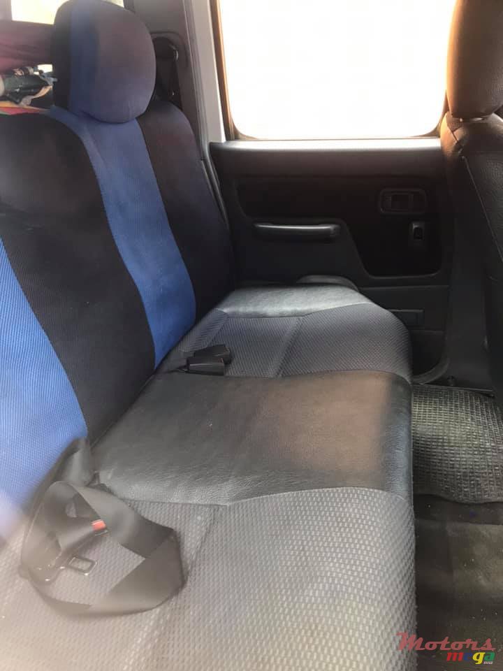 2015' Nissan NP300 photo #6