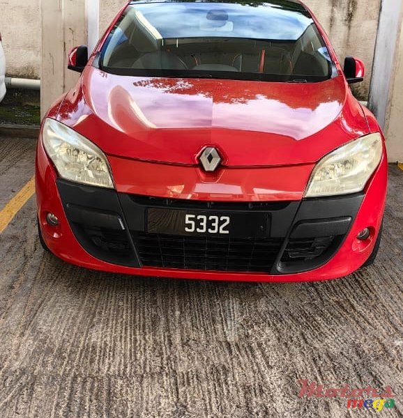 2010' Renault Megane photo #2