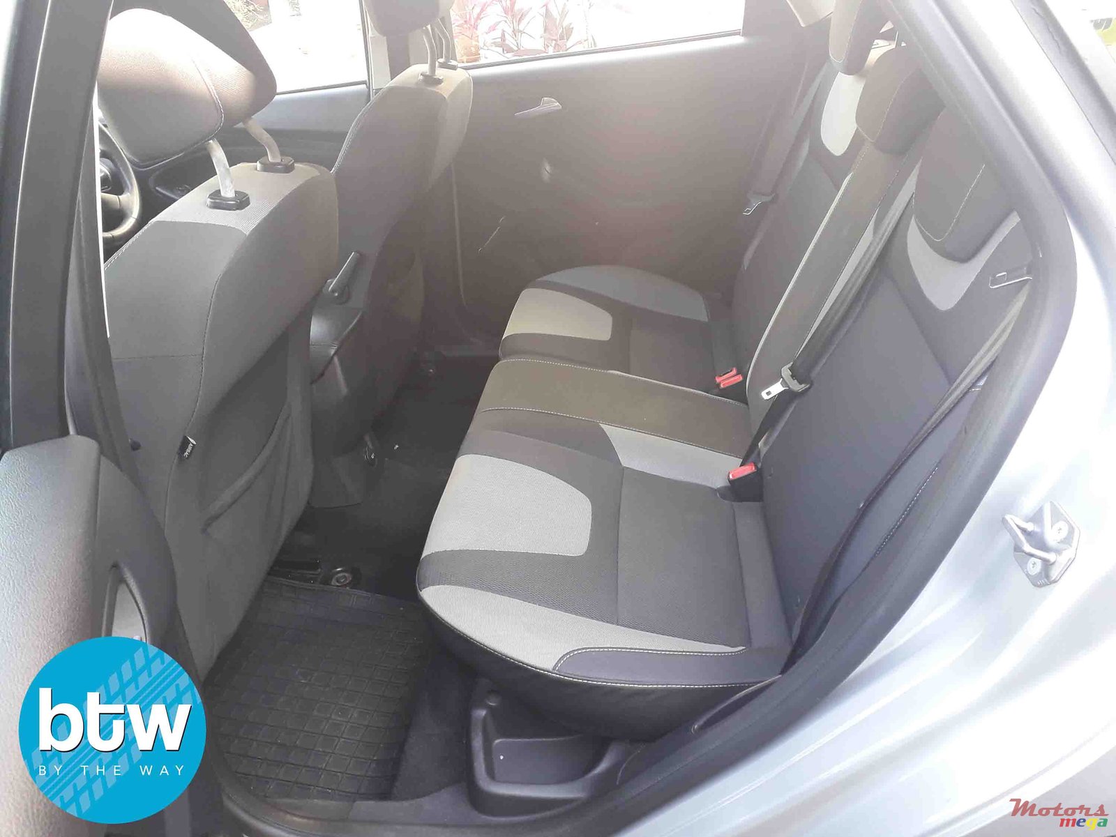 2012' Ford Focus photo #3