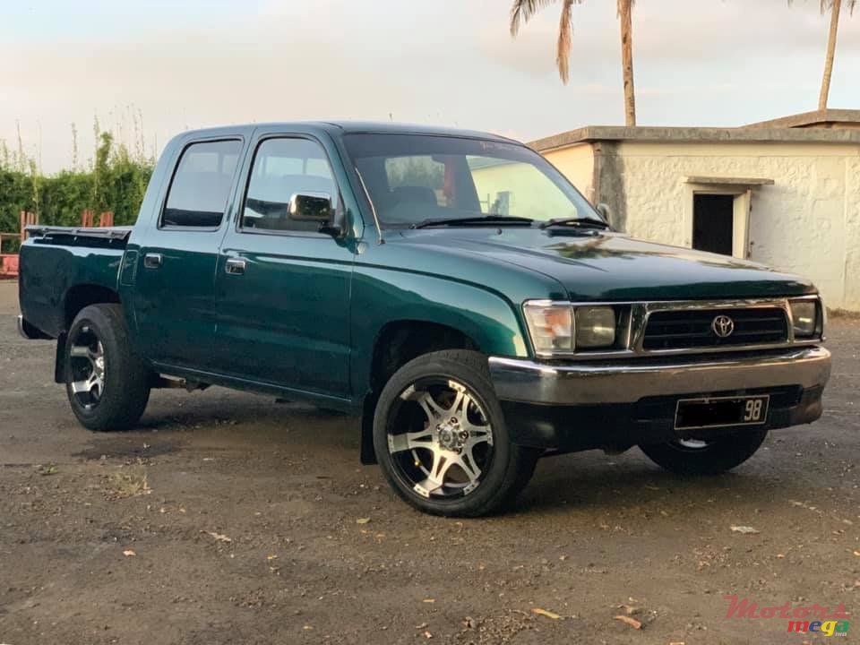 1998' Toyota Hilux photo #1